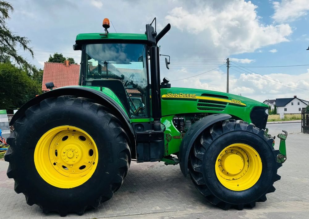 John Deere 7920 - Farm tractor: picture 4 John Deere 7920 - Farm tractor: picture 4
