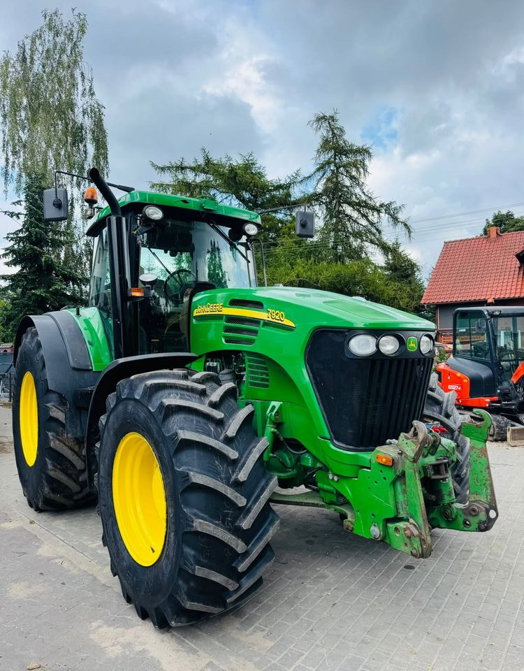 John Deere 7920 - Farm tractor: picture 1 John Deere 7920 - Farm tractor: picture 1