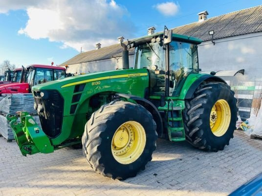 John Deere 8130 - Farm tractor: picture 3 John Deere 8130 - Farm tractor: picture 3