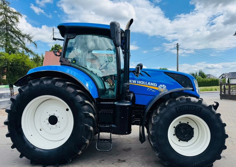 New Holland T7.190 - Farm tractor: picture 3 New Holland T7.190 - Farm tractor: picture 3