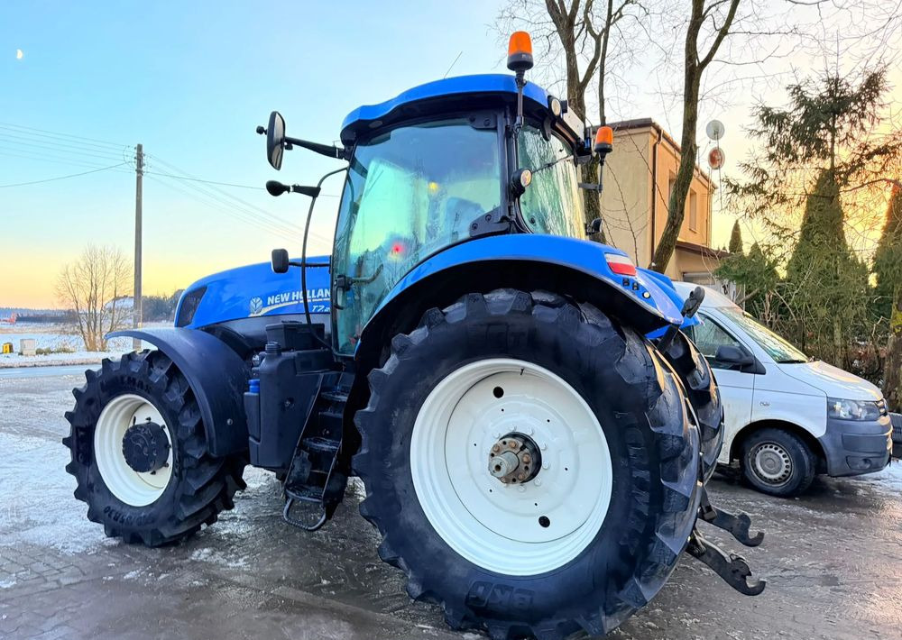 New Holland T7.260 - Farm tractor: picture 2 New Holland T7.260 - Farm tractor: picture 2