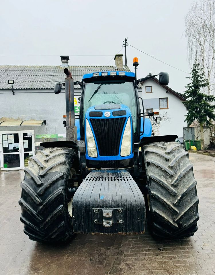 New Holland T8020 - Farm tractor: picture 5 New Holland T8020 - Farm tractor: picture 5