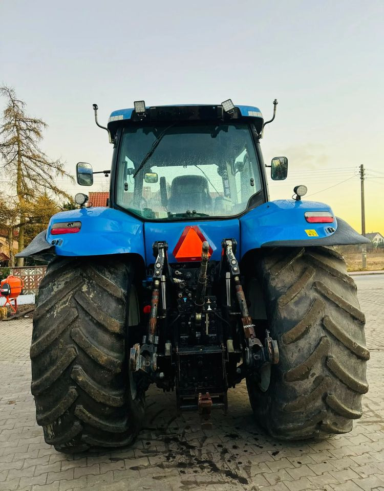 Farm tractor New Holland T8040: picture 8