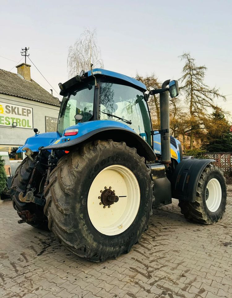 Farm tractor New Holland T8040: picture 7