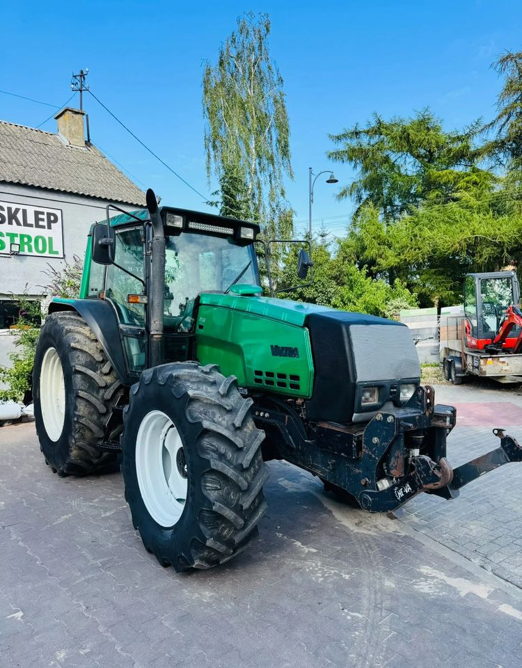 Valtra 8150 - Farm tractor: picture 1 Valtra 8150 - Farm tractor: picture 1