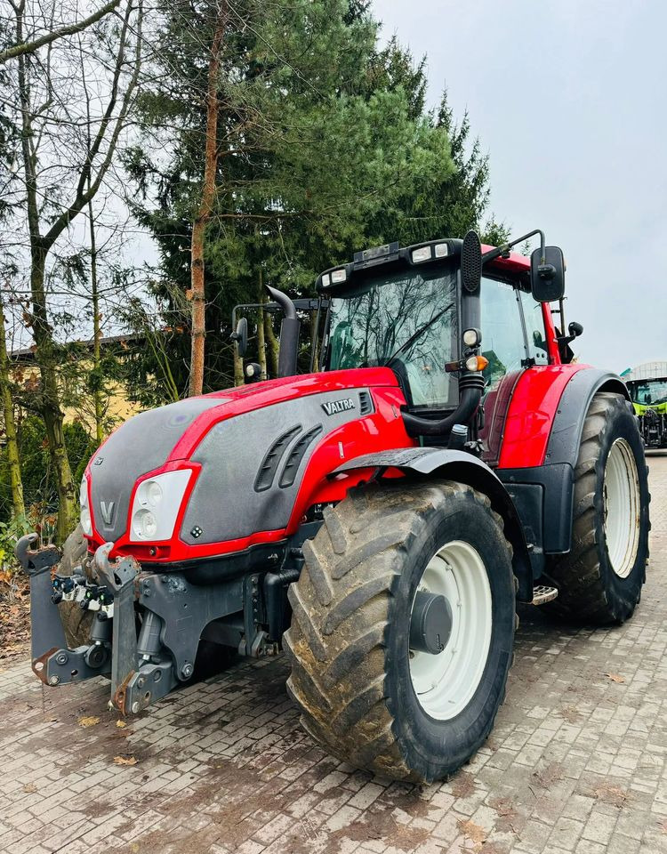 Valtra T213 - Farm tractor: picture 2 Valtra T213 - Farm tractor: picture 2