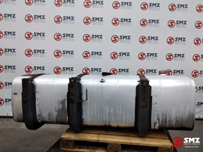DAF Occ brandstoftank + steunen DAF XF 95 600L 1681833 - Fuel tank for Truck: picture 2 DAF Occ brandstoftank + steunen DAF XF 95 600L 1681833 - Fuel tank for Truck: picture 2