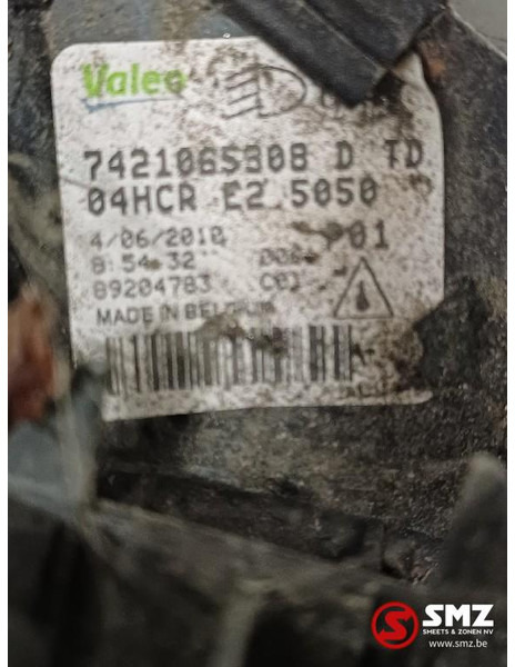 Renault Occ koplamp rechts Renault - Headlight for Truck: picture 3 Renault Occ koplamp rechts Renault - Headlight for Truck: picture 3