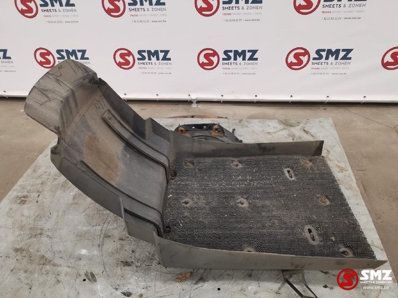 Volvo Occ Spatbord rechts Volvo FM9 - Fender for Truck: picture 2 Volvo Occ Spatbord rechts Volvo FM9 - Fender for Truck: picture 2