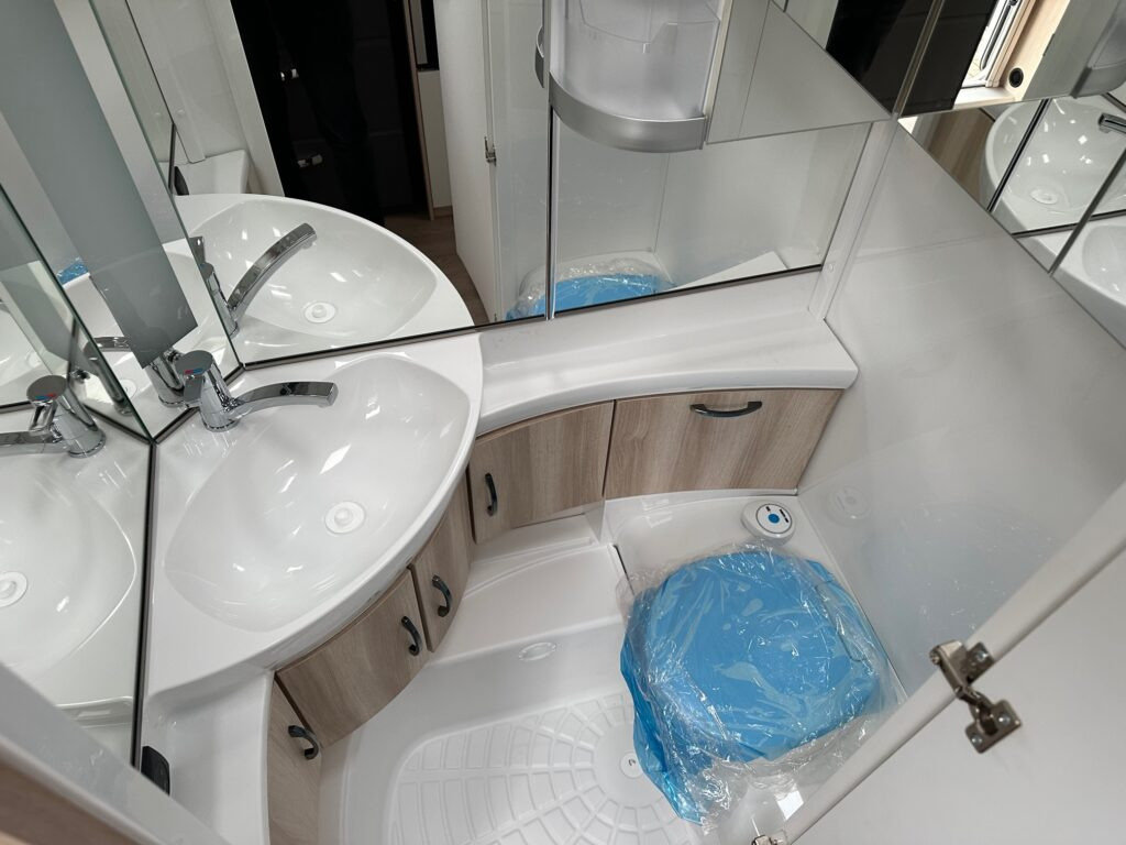 New Caravan DE LUXE 495 UL 2024: picture 10