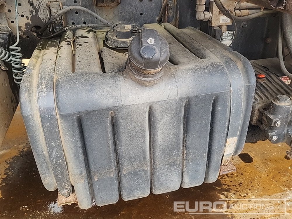 Tank semi-trailer 2010 Iveco 180E25: picture 19