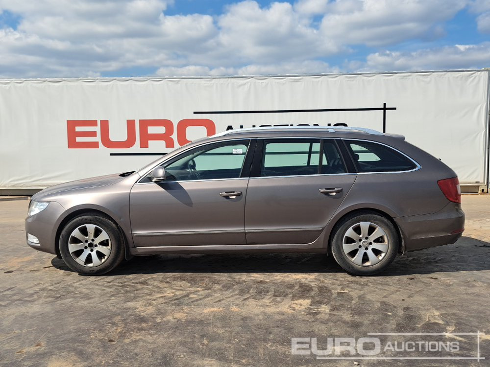 2011 Skoda Superb - Car: picture 2 2011 Skoda Superb - Car: picture 2