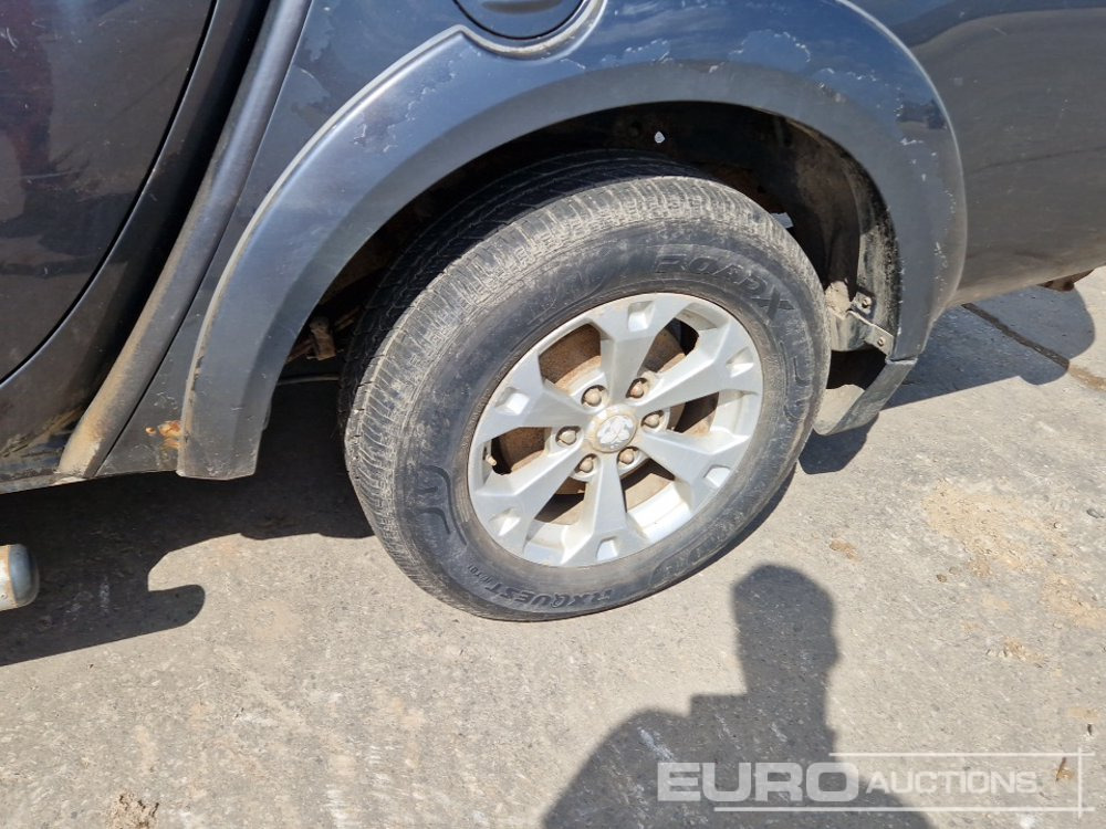 Pickup truck 2012 Mitsubishi L200: picture 10