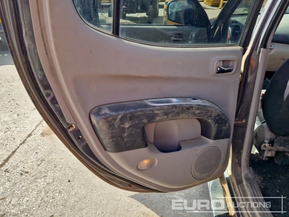 Pickup truck 2012 Mitsubishi L200: picture 19