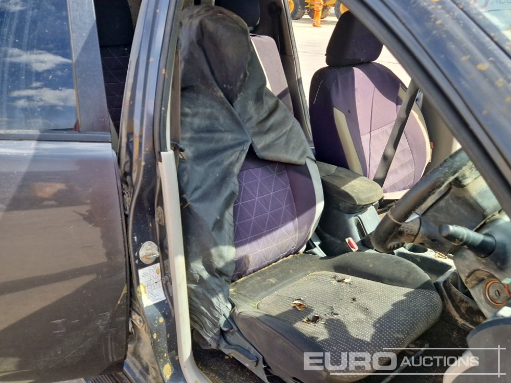 Pickup truck 2012 Mitsubishi L200: picture 26