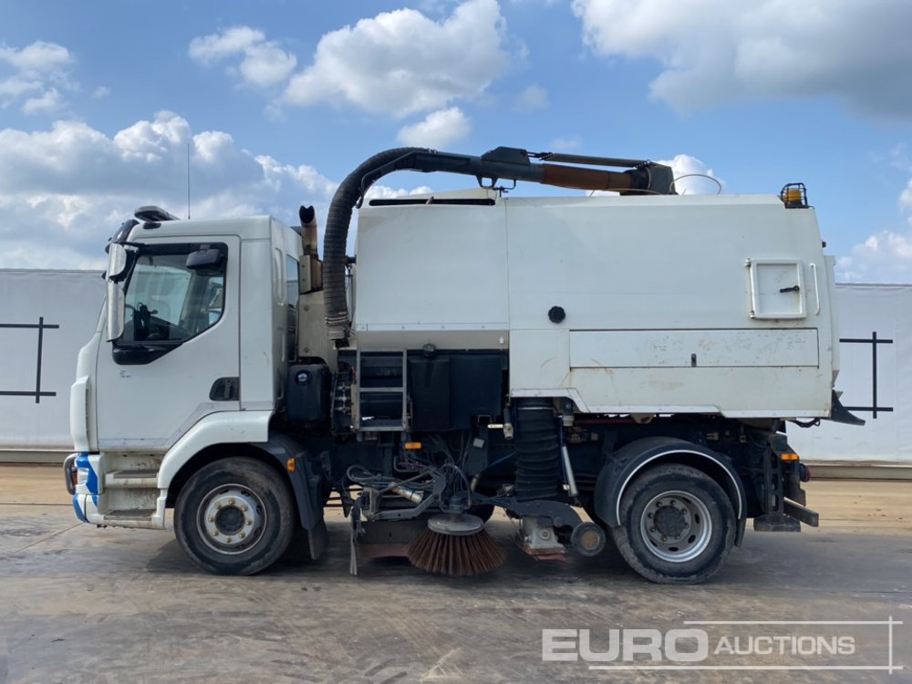 2014 DAF LF 220 - Road sweeper: picture 2 2014 DAF LF 220 - Road sweeper: picture 2