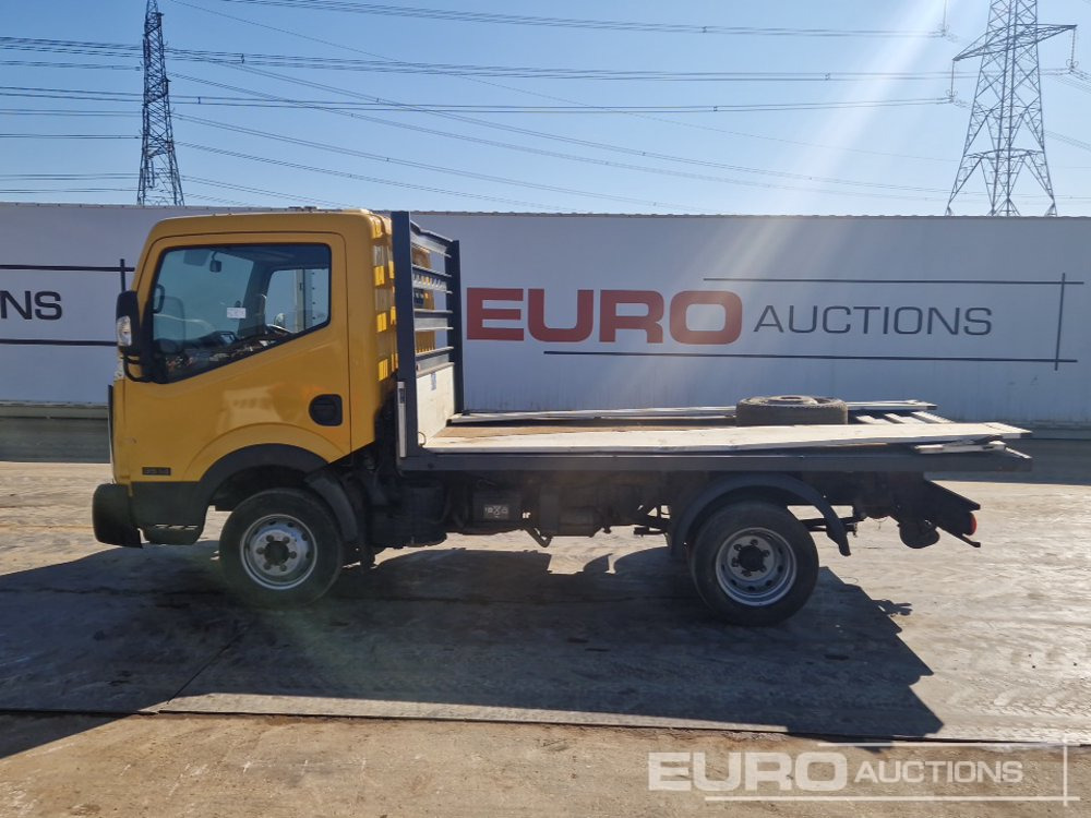 2016 Nissan Cabstar 35.14 - Dropside/ Flatbed truck: picture 2 2016 Nissan Cabstar 35.14 - Dropside/ Flatbed truck: picture 2