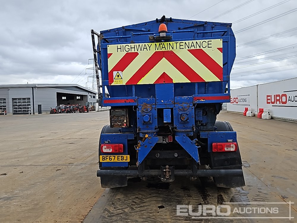 2017 DAF CF320 - Asphalt distributor: picture 4 2017 DAF CF320 - Asphalt distributor: picture 4