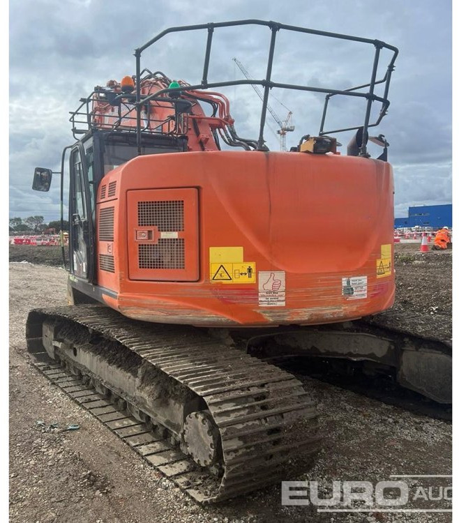2017 Hitachi ZX225USLC-6 - Crawler excavator: picture 2 2017 Hitachi ZX225USLC-6 - Crawler excavator: picture 2