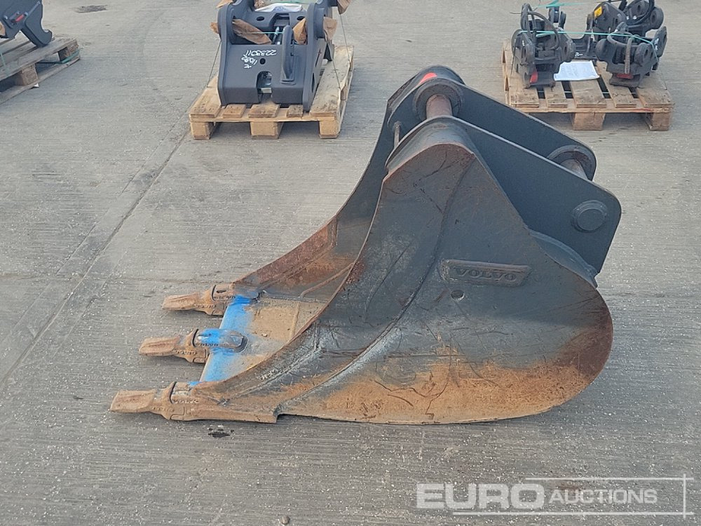 2023 Volvo 24" Scoop Bucket 65mm Pin to suit 13 Ton Excavator - Bucket: picture 2 2023 Volvo 24" Scoop Bucket 65mm Pin to suit 13 Ton Excavator - Bucket: picture 2