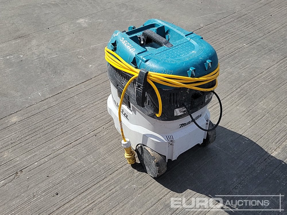 2217 Makita 110Volt Industrial Vacuum Cleaner - Construction equipment: picture 3 2217 Makita 110Volt Industrial Vacuum Cleaner - Construction equipment: picture 3