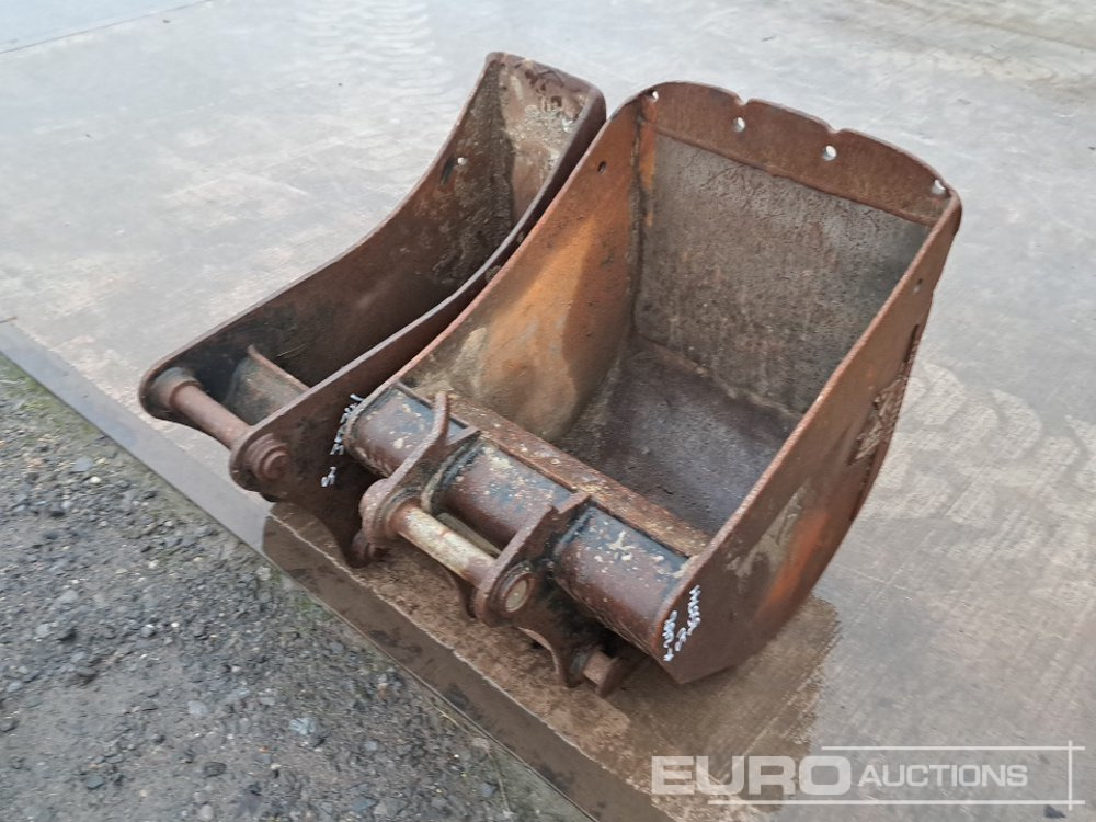24" & 12" Digging Buckets 45mm Pin to suit 4-6 Ton Excavator (2 of) - Bucket: picture 3 24" & 12" Digging Buckets 45mm Pin to suit 4-6 Ton Excavator (2 of) - Bucket: picture 3