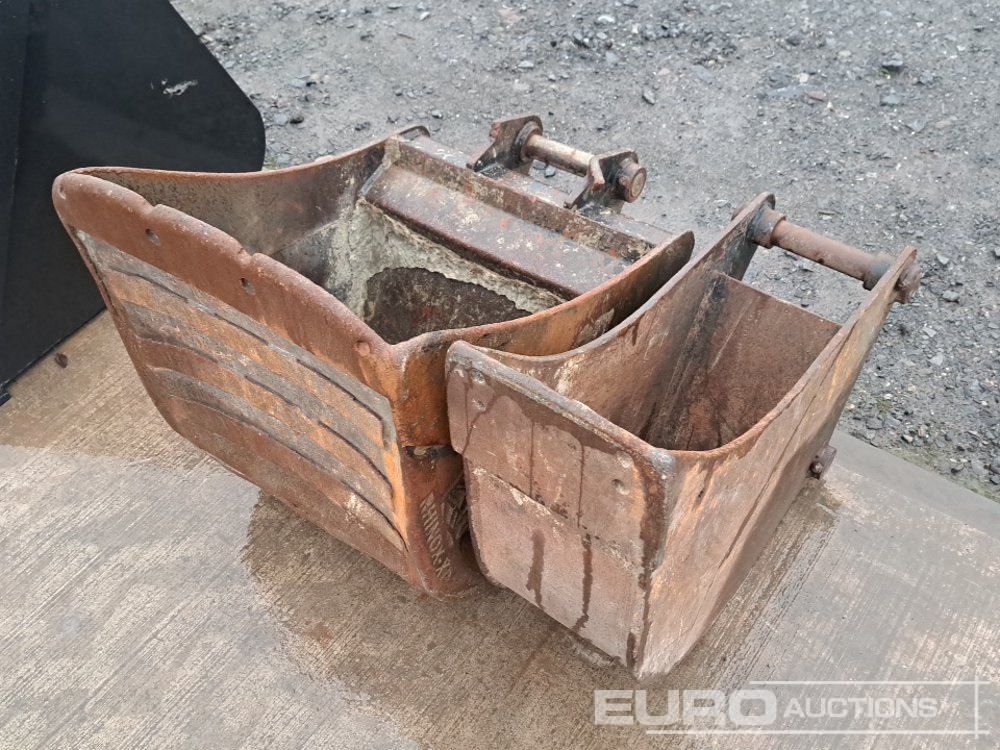 24" & 12" Digging Buckets 45mm Pin to suit 4-6 Ton Excavator (2 of) - Bucket: picture 1 24" & 12" Digging Buckets 45mm Pin to suit 4-6 Ton Excavator (2 of) - Bucket: picture 1