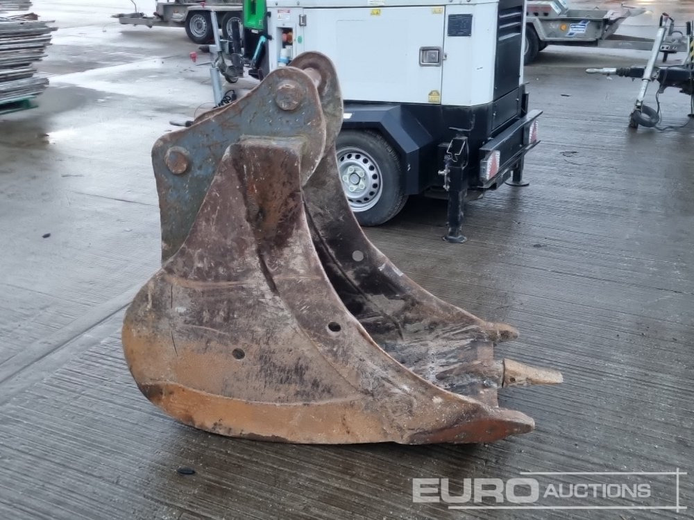 Bucket 24" Digging Bucket 65mm Pin to suit 13 Ton Excavator: picture 6 Bucket 24" Digging Bucket 65mm Pin to suit 13 Ton Excavator: picture 6