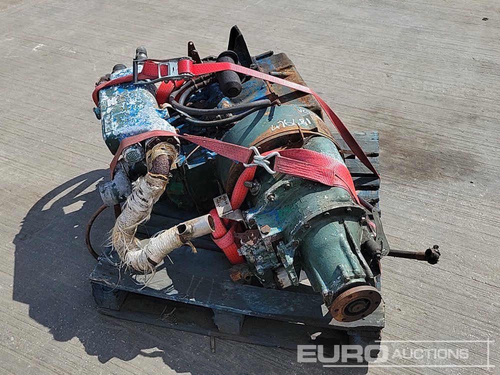 4 Cylinder Engine, Gearbox - Engine: picture 4 4 Cylinder Engine, Gearbox - Engine: picture 4