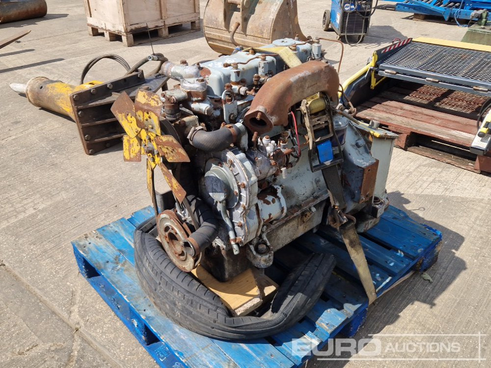 4 Cylinder Engine, Pump - Engine: picture 1 4 Cylinder Engine, Pump - Engine: picture 1