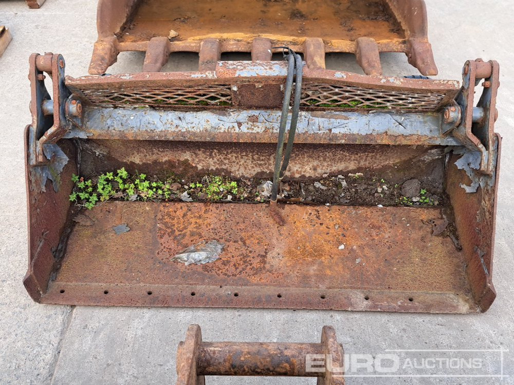 5ft 4 in1 Loader Bucket to suit Skidd Steer - Bucket: picture 5 5ft 4 in1 Loader Bucket to suit Skidd Steer - Bucket: picture 5