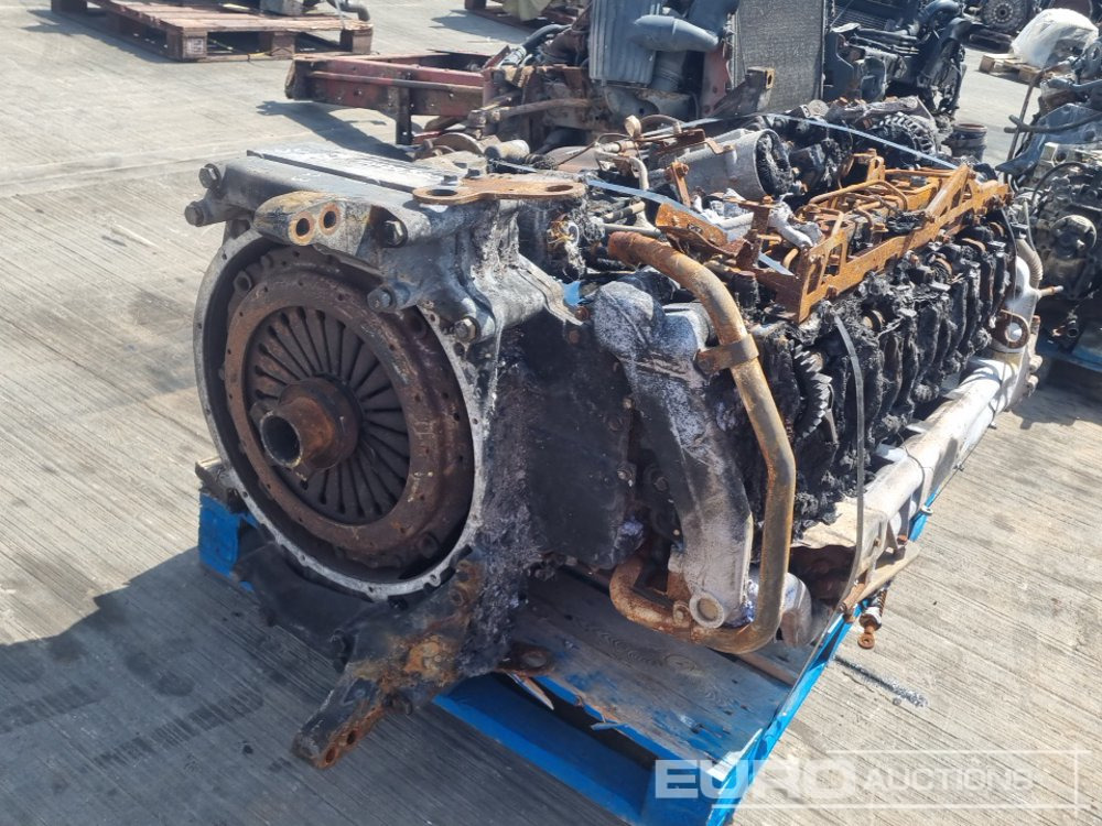 6 Cylinder Engine (Fire Damaged) - Engine: picture 1 6 Cylinder Engine (Fire Damaged) - Engine: picture 1