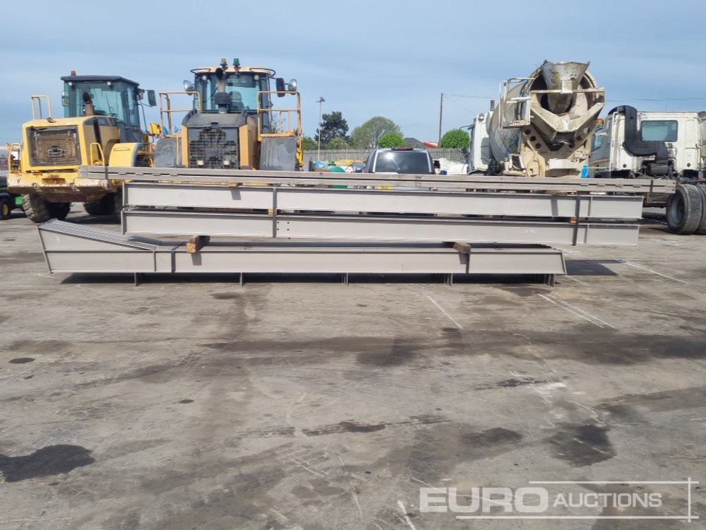 60’ x 40’ x 20’. 3no 20’ Bays. 12.5° Roof Pitch. Purlin Cleats Spaced To Accept Fibre Cement Or Steel Roof Sheets 8no Stanchions 254 x 146 x 31kg 8no Rafters 254 x 102 x 25kg 2no Roof And 2no Side Bra - Construction container: picture 2 60’ x 40’ x 20’. 3no 20’ Bays. 12.5° Roof Pitch. Purlin Cleats Spaced To Accept Fibre Cement Or Steel Roof Sheets 8no Stanchions 254 x 146 x 31kg 8no Rafters 254 x 102 x 25kg 2no Roof And 2no Side Bra - Construction container: picture 2