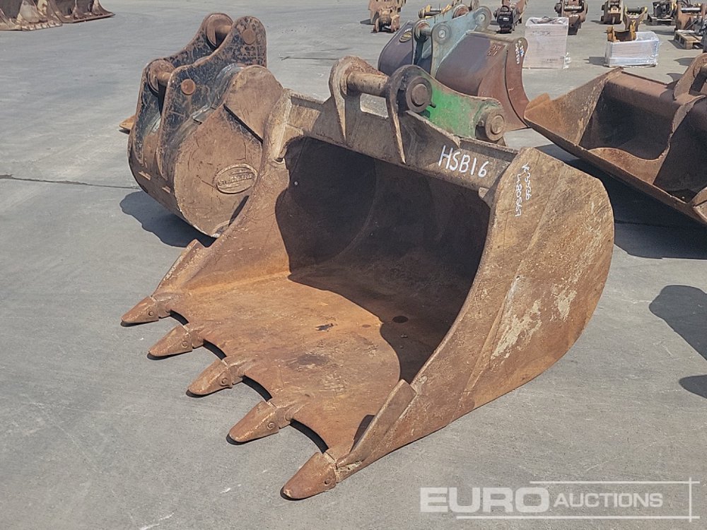 62" Digging Bucket 80mm Pin to suit 20 Ton Excavator - Bucket: picture 1 62" Digging Bucket 80mm Pin to suit 20 Ton Excavator - Bucket: picture 1