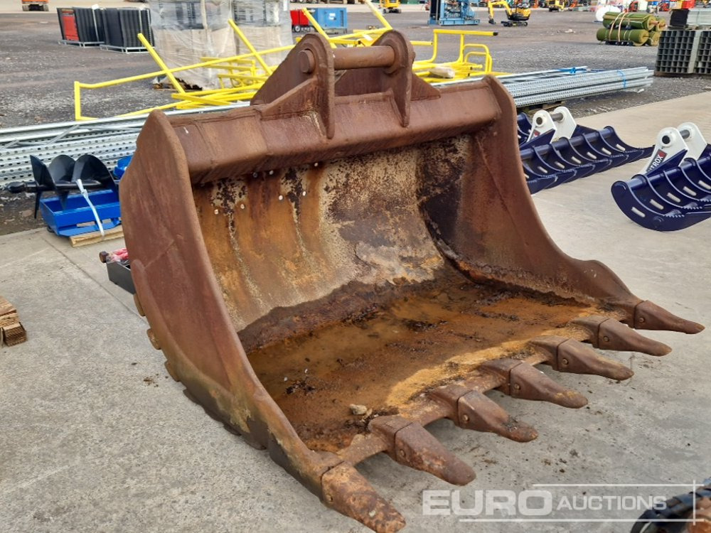 68" Digging Bucket 80mm Pin to suit 20 Ton Excavator - Bucket: picture 4 68" Digging Bucket 80mm Pin to suit 20 Ton Excavator - Bucket: picture 4