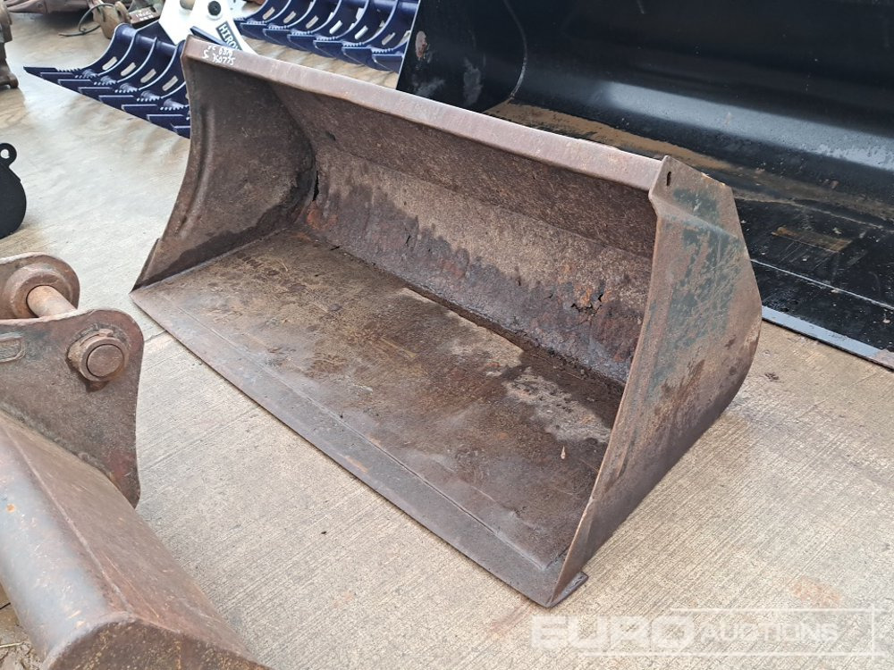 70" Loading Bucket, Euro Brackets to suit Telehandler - Bucket: picture 1 70" Loading Bucket, Euro Brackets to suit Telehandler - Bucket: picture 1
