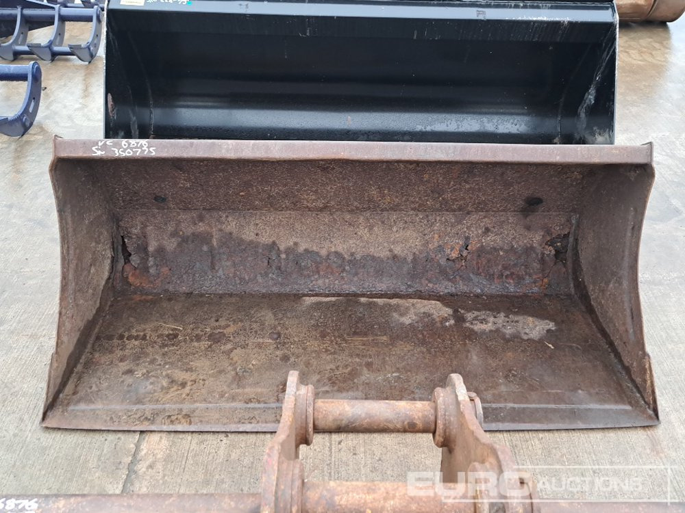 70" Loading Bucket, Euro Brackets to suit Telehandler - Bucket: picture 5 70" Loading Bucket, Euro Brackets to suit Telehandler - Bucket: picture 5