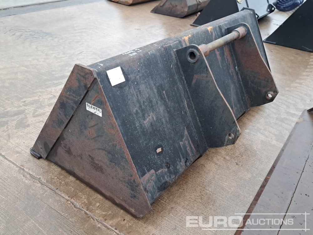 86" Slewtec Loading Bucket to suit Manitou Telehandler - Bucket: picture 2 86" Slewtec Loading Bucket to suit Manitou Telehandler - Bucket: picture 2