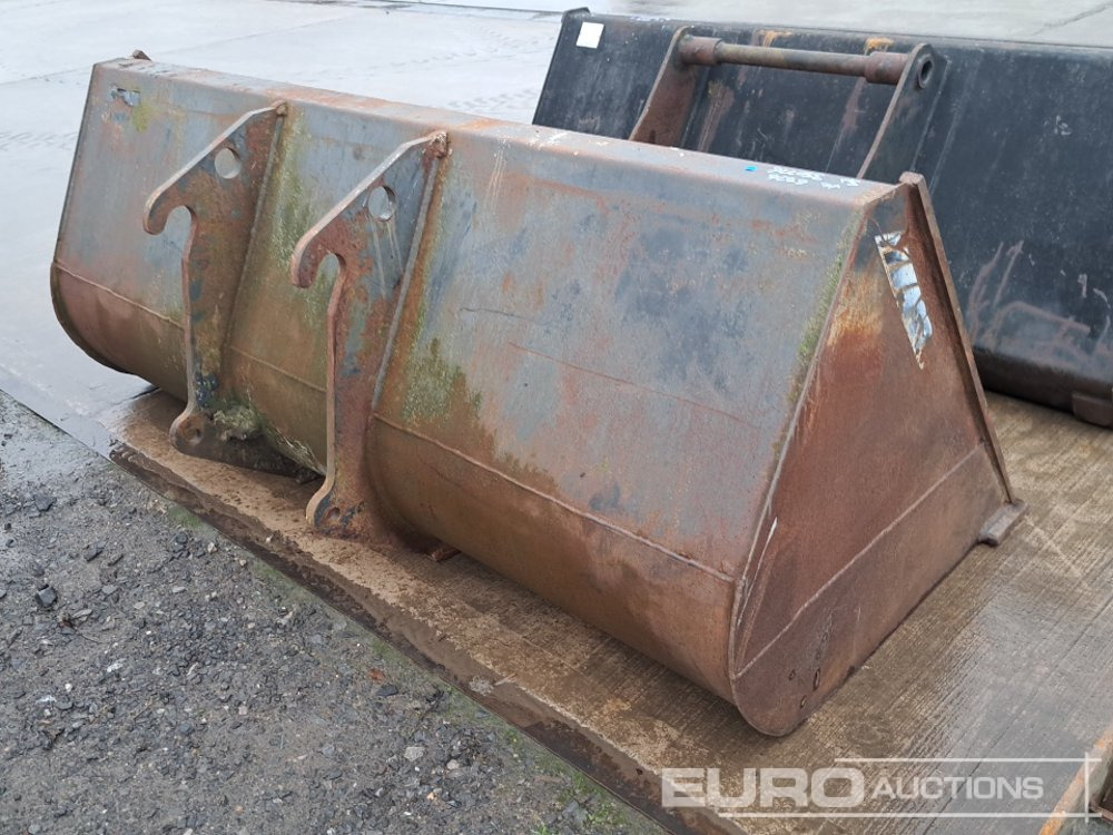 92" Loading Bucket to suit Telehandler - Bucket: picture 3 92" Loading Bucket to suit Telehandler - Bucket: picture 3