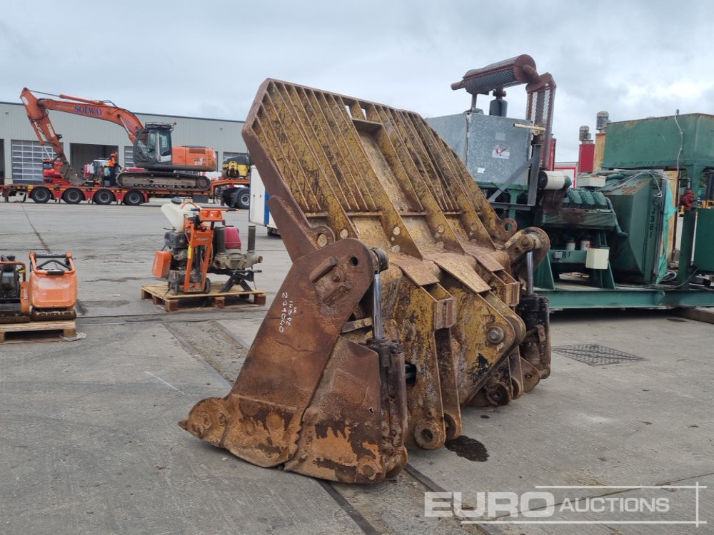 CAT 100" 3 in 1 Bucket to suit Wheeled Loader - Bucket: picture 3 CAT 100" 3 in 1 Bucket to suit Wheeled Loader - Bucket: picture 3