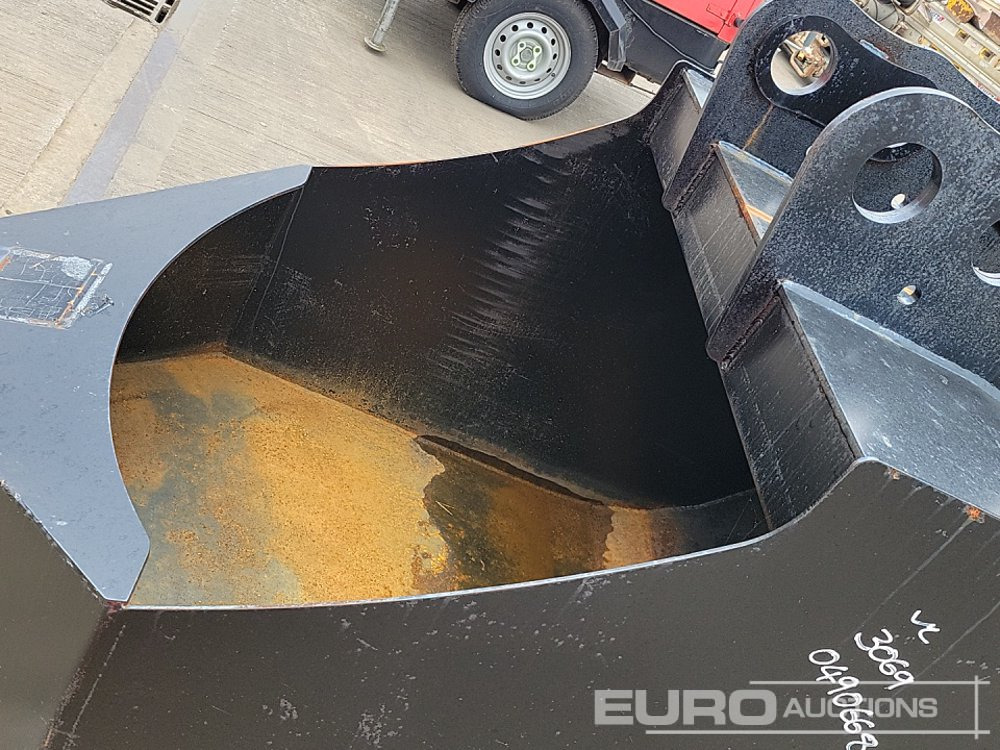 New Bucket Concrete Pouring Bucket 80mm Pin to suit 20 Ton Excavator: picture 12