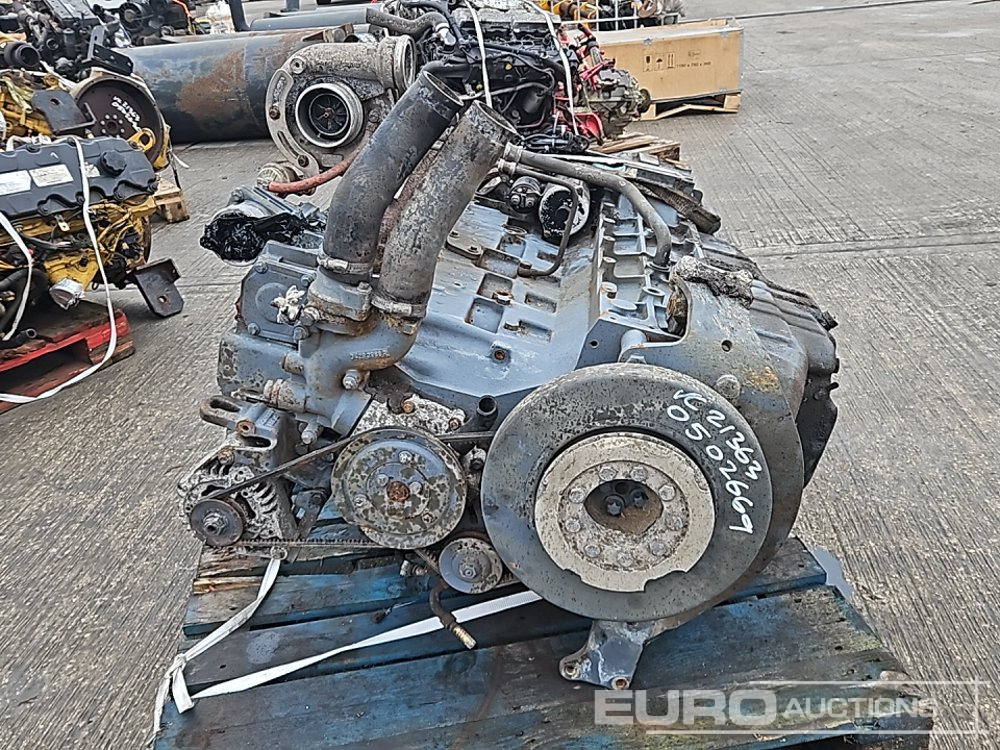 Deutz 6 Cylinder Engine - Engine: picture 2 Deutz 6 Cylinder Engine - Engine: picture 2
