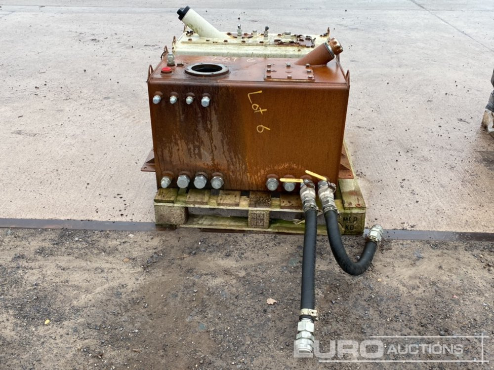 Construction equipment Hydraulic & Fuel Tank (2 of): picture 8