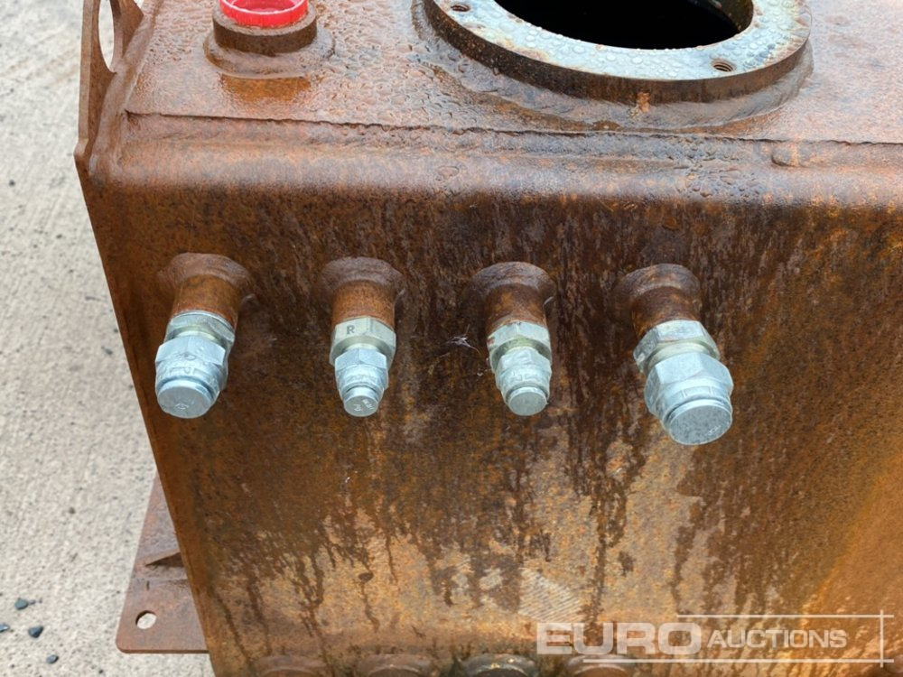 Construction equipment Hydraulic & Fuel Tank (2 of): picture 13