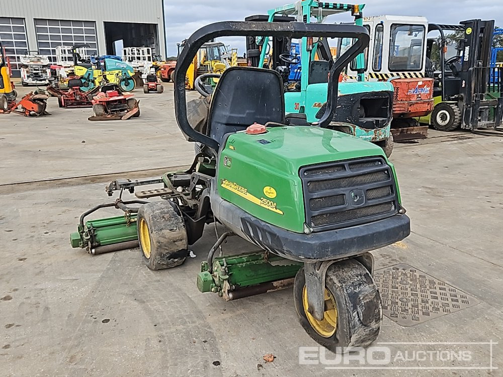 John Deere 2500A - Garden mower: picture 3 John Deere 2500A - Garden mower: picture 3