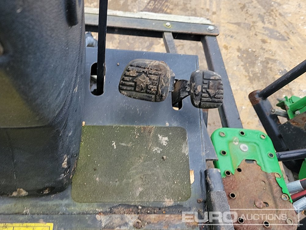 Garden mower John Deere 3225C: picture 28