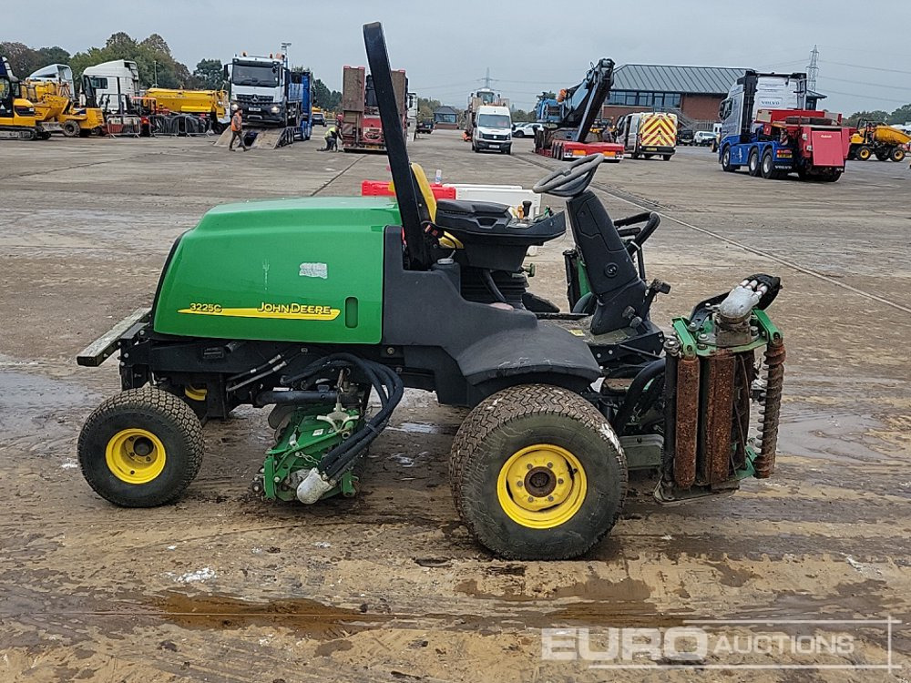 Garden mower John Deere 3225C: picture 6