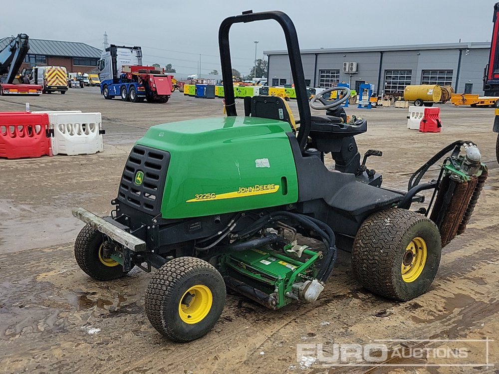 John Deere 3225C - Garden mower: picture 5 John Deere 3225C - Garden mower: picture 5