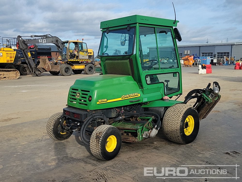 John Deere 3235B - Garden mower: picture 5 John Deere 3235B - Garden mower: picture 5