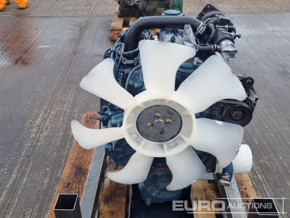 Engine Kubota 4 Cylinder Engine: picture 9